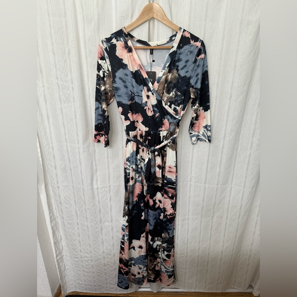 NWT Zattcas 3/4” Floral Wrap Tie Waist Flowy Maxi Dress
